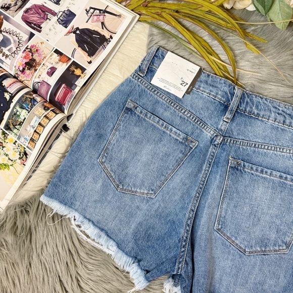 NEW KanCan High Rise Women’s Cutoff Frayed Denim Shorts Sz 27 - Picture 8 of 10